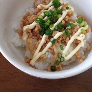 鶏そぼろマヨ丼